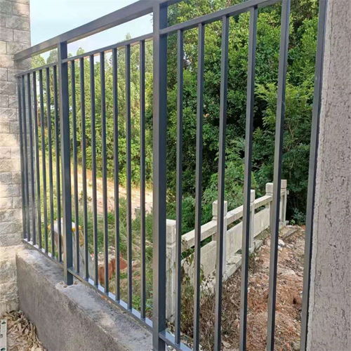 1.5米高鋅鋼護欄 美觀耐用，公路與場地防護首選